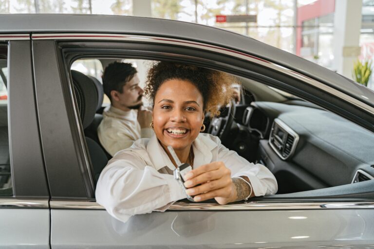 How much does a car salesman make in the USA?