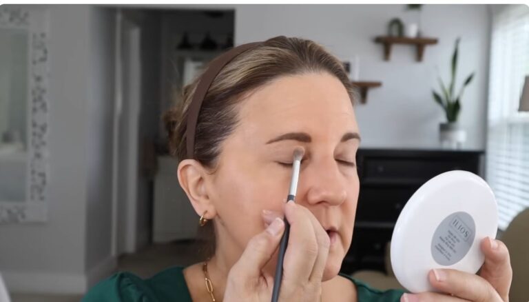 How to Apply Makeup Like a Pro Using AI-Enhanced Beauty Insights