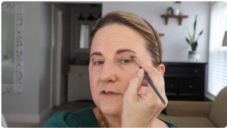 How to Apply Makeup Step by Step for a Flawless Look