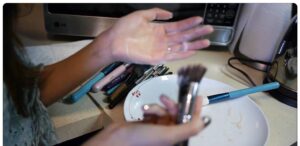 can you use shampoo to clean makeup brushes