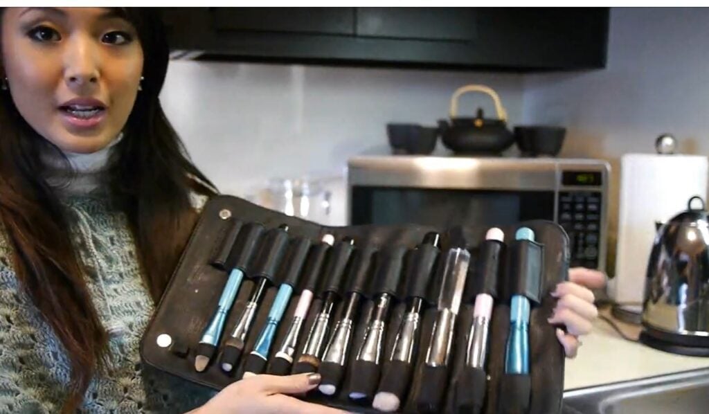 can you use shampoo to clean makeup brushes